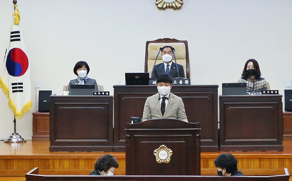 ▲5분 자유발언을 하는 김재남 구의원