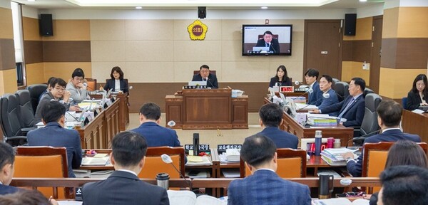 ▲인천시의회 교육위원회 회의 모습